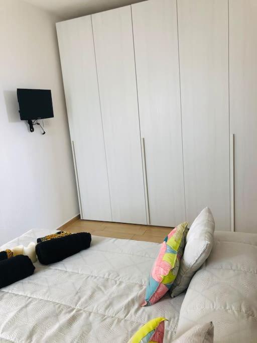 Airport Apartment *
